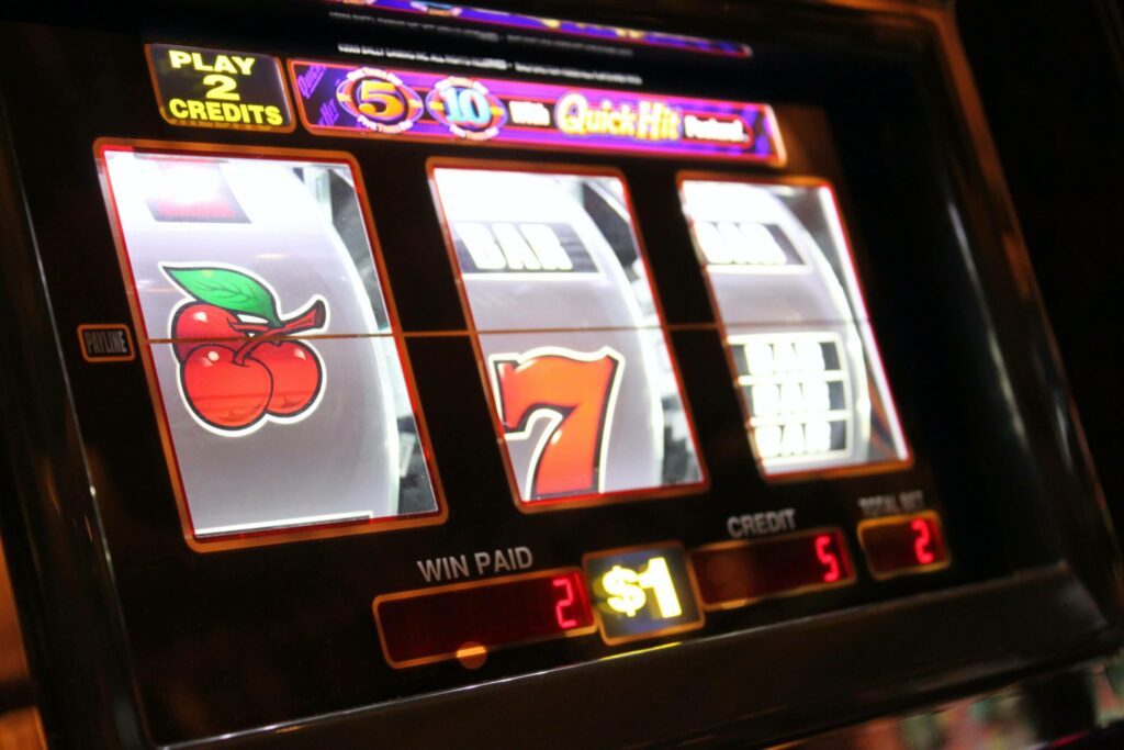 Gang i en enarmet tyveknægt på et casino